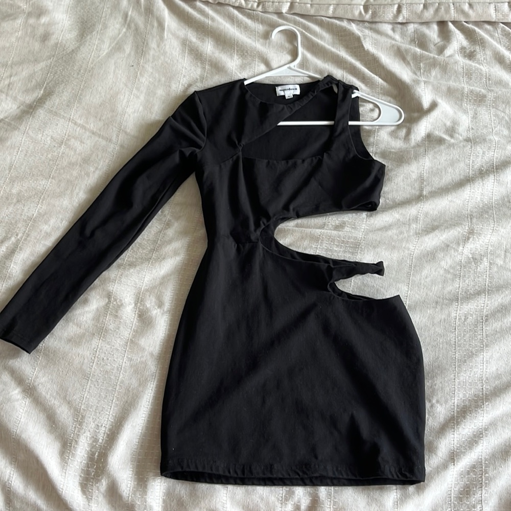 Cut out dress in blanck